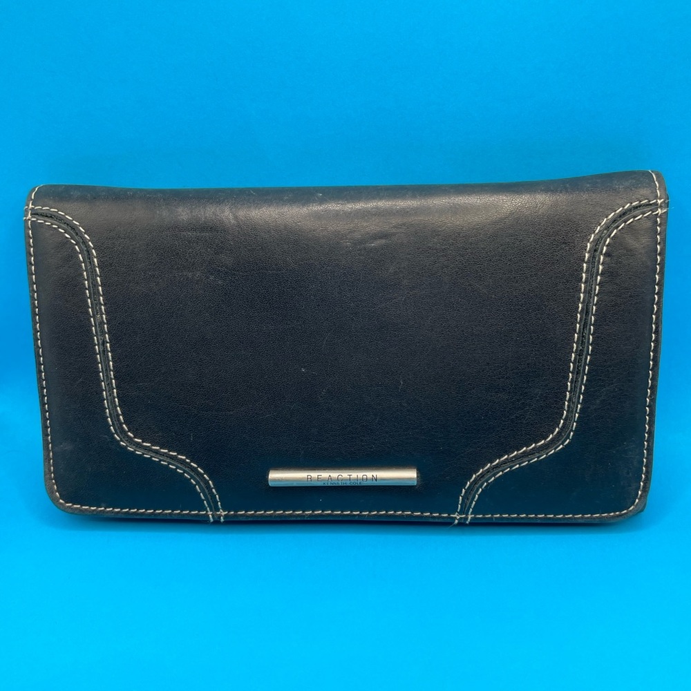 Kenneth Cole Black Leather Wallet / Excellent Condition